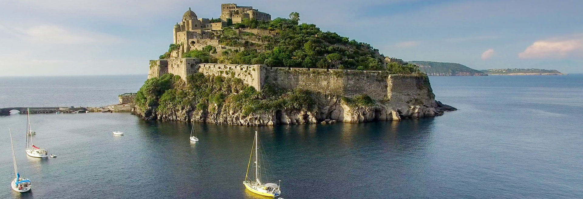 Das Castello Aragonese vor der Insel Ischia