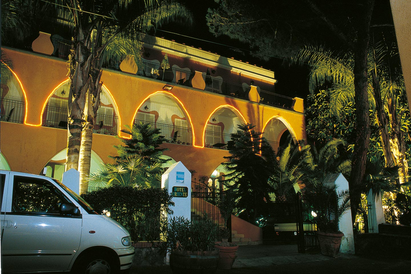 Das Hotel Oriente by night